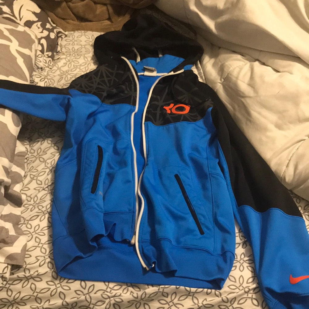Nike therma fit zip up jacket! Only worn 2 times